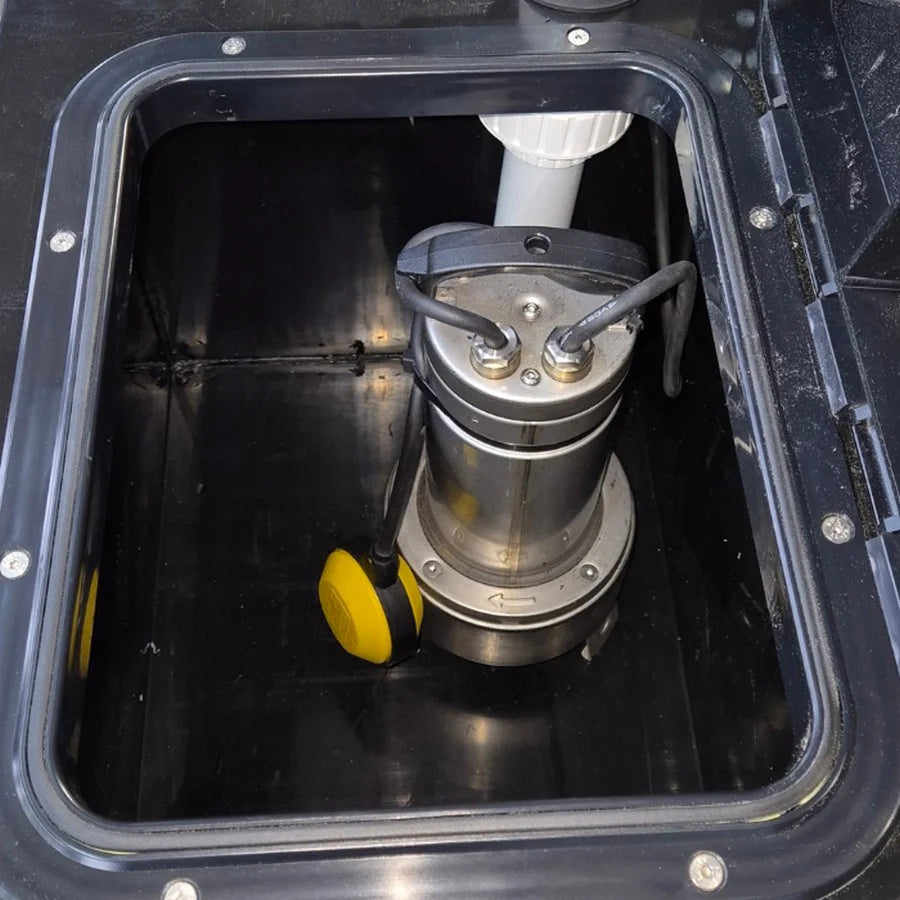 Plastic 75L Pump Chamber c/w Submersible Vortex Pump image 4