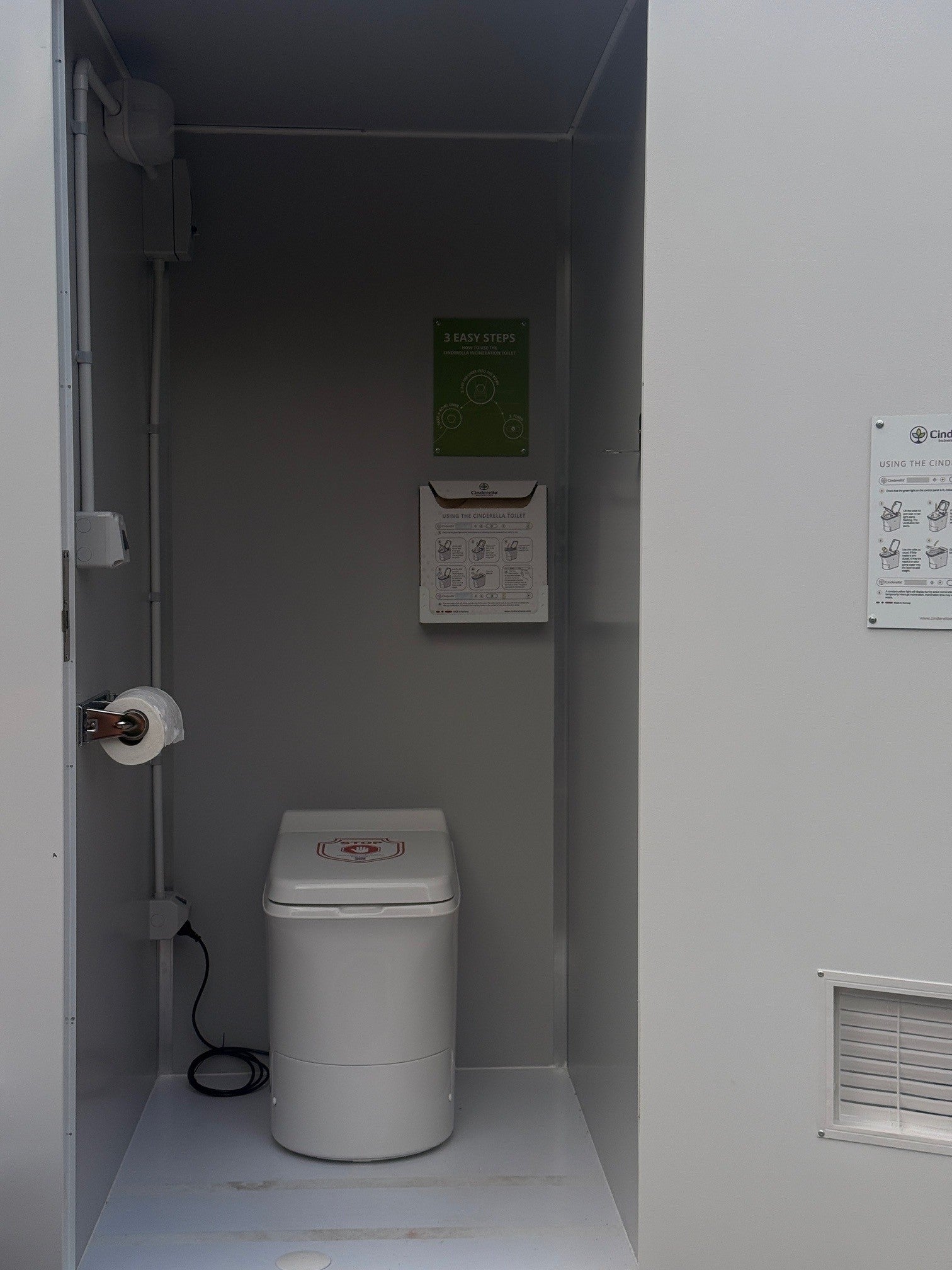 Toilet Cubicle image 2